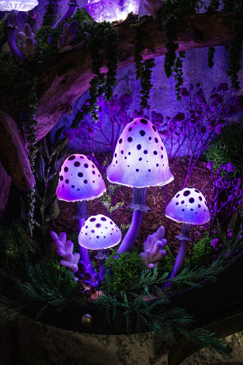 Iridescent Fungi Lamp with Crystals - Cordless Fairy Glow